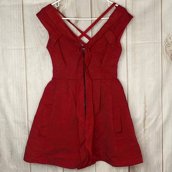 Nanette Lepore Red Crossed Back Strap Zip-Up Sleeveless Dress Size 0 - Picture 1 of 7